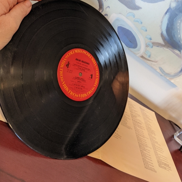 Julio Iglesias Vinyl Album 1100 Bel Aire Place Duet w/ Willie Nelson 1984 - Picture 5 of 6